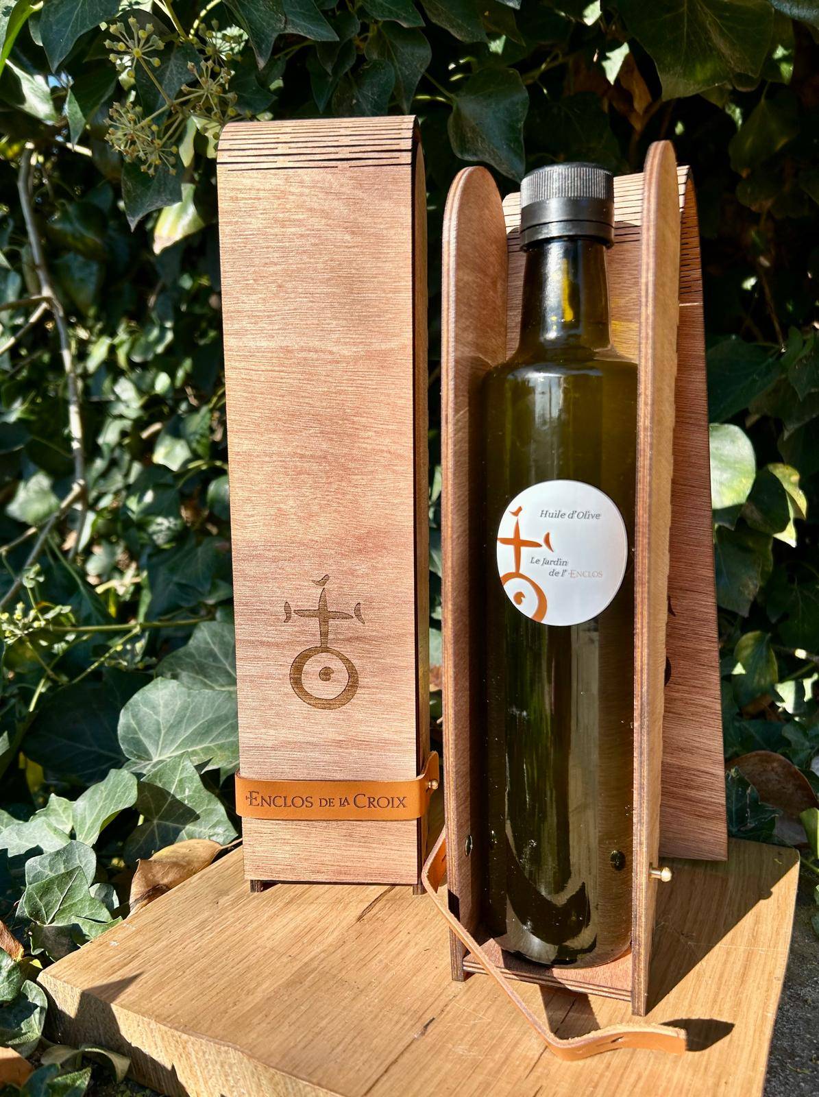 Cadeau d'entreprise de Noel , offrez un coffret d'huile d olive en bois fabrication locale et personnalisée entre nimes et montpellier
